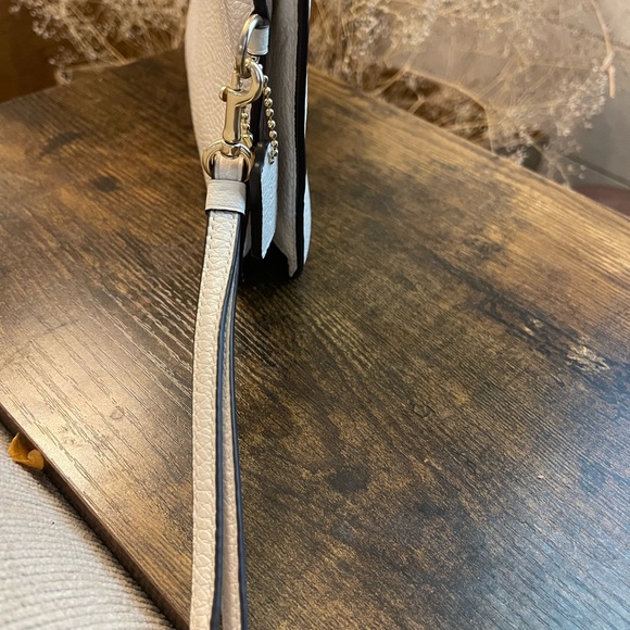 Coach Cream Leather Wristlet with Bow Accent - Picture 9 of 11